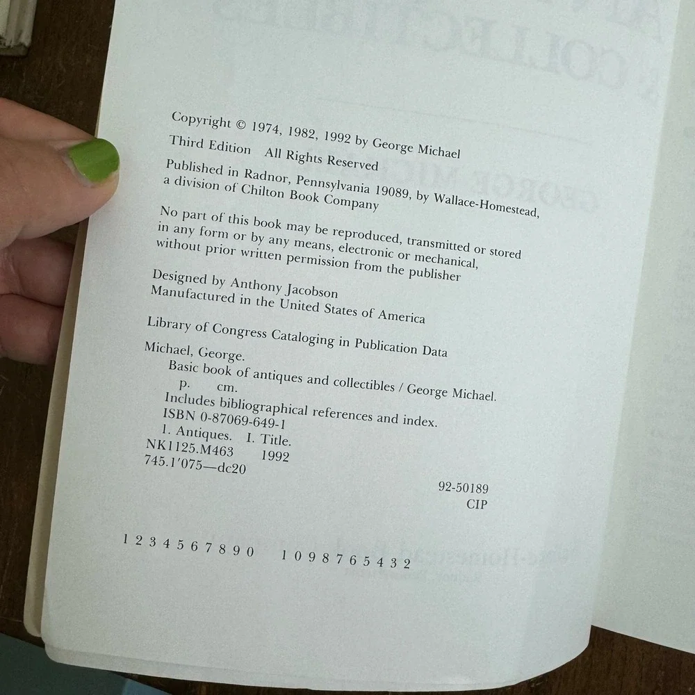 Basic Book‎ of Antiques & Collectibles George Michael 1992 Paper back Book